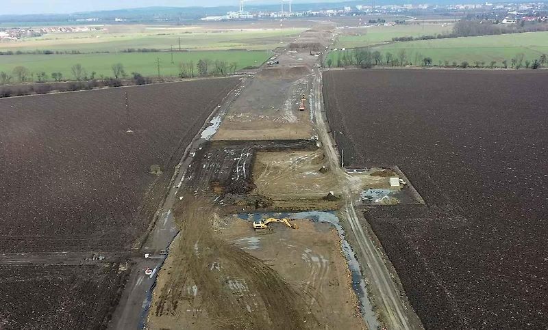Stavba D1 Říkovice-Přerov, únor 2024. Pohled z výšky.