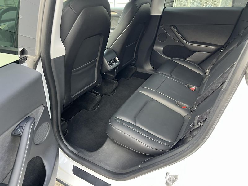 Tesla Model Y Long Range, Tažné, 90% SOH - fotka 14 z 21