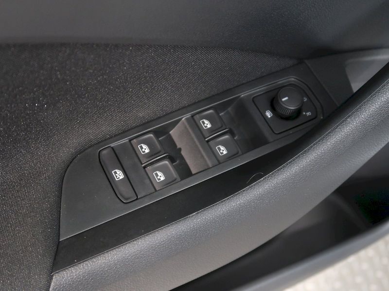 Škoda Scala (2025) SELECTION 1.0TSI 85KW - fotka 36 z 39