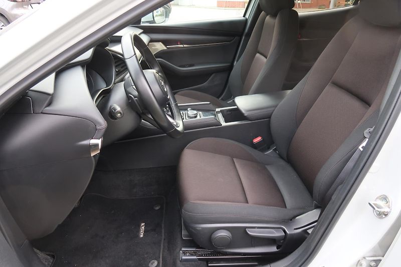 Mazda 3 2,0 X186 AT AWD, Bose,360°kam. - fotka 14 z 29