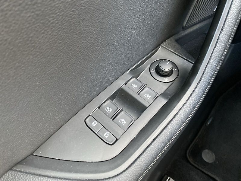 Škoda Superb (2021) Combi 1.4 TSI iV DSG Style - fotka 22 z 34