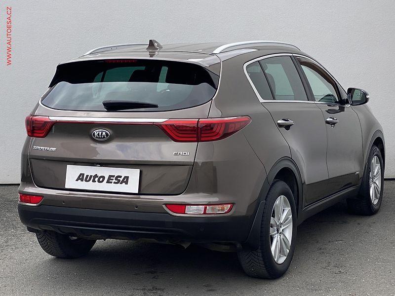 Kia Sportage (2018) 2.0 CRDi 4x4, ČR, Navi - fotka 4 z 20