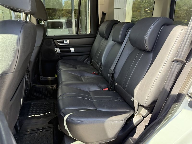 Land Rover Discovery 3,0 4 TDV6 HSE - fotka 17 z 23