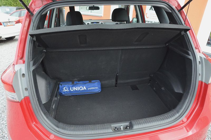 Hyundai ix20 (2013) 1.4i 66kW / ČR / 1.MAJITEL - fotka 8 z 30
