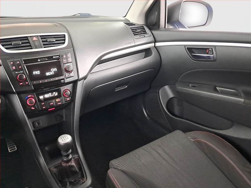 Suzuki Swift (2012) 1.6 Sport, Xenony, Tempomat - fotka 8 z 19