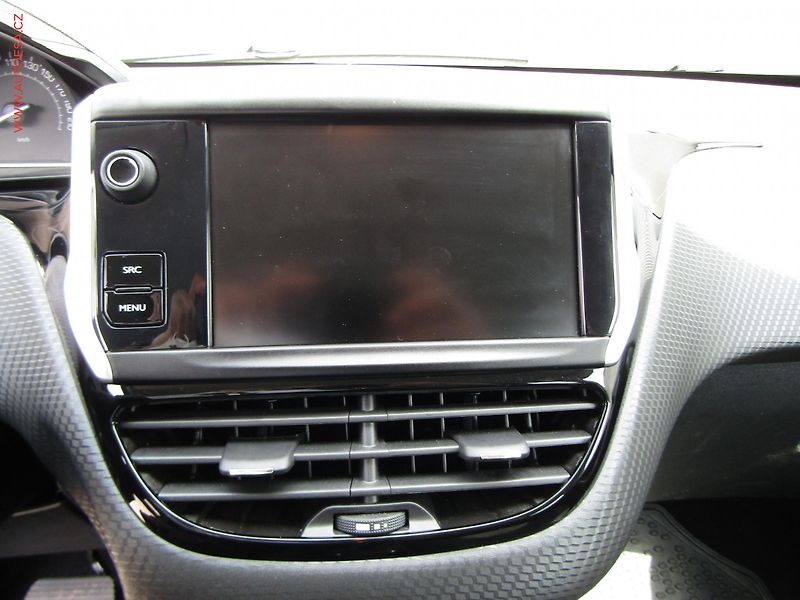 Peugeot 2008 (2019) 1.2 PT, ČR, AT - fotka 12 z 20