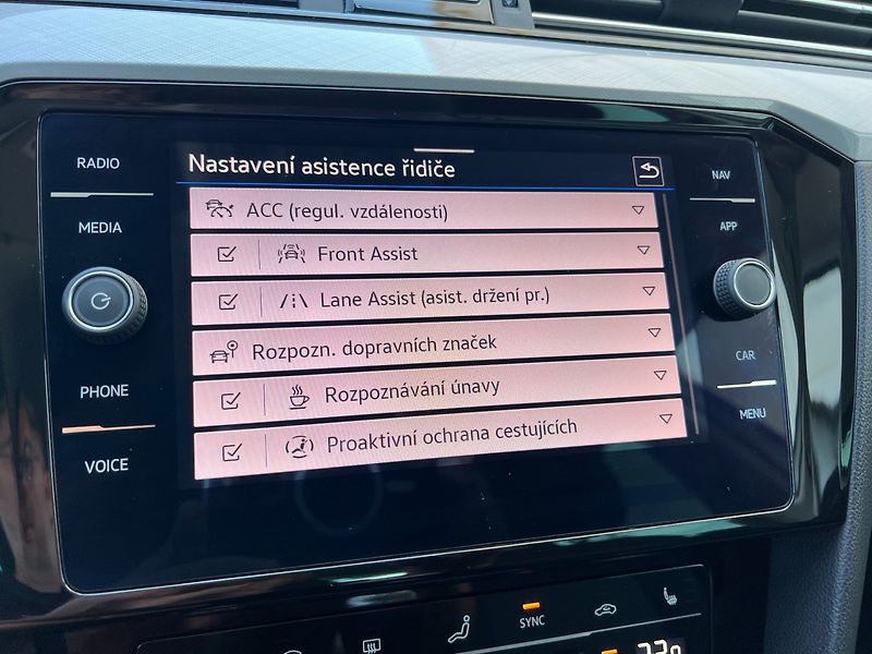 Volkswagen Passat (2022) 2.0TDI 110KW  Business! LED! - fotka 32 z 36