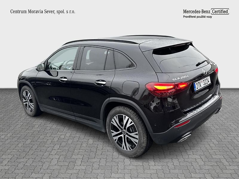 Mercedes-Benz GLA 200 d 4MATIC - fotka 3 z 16