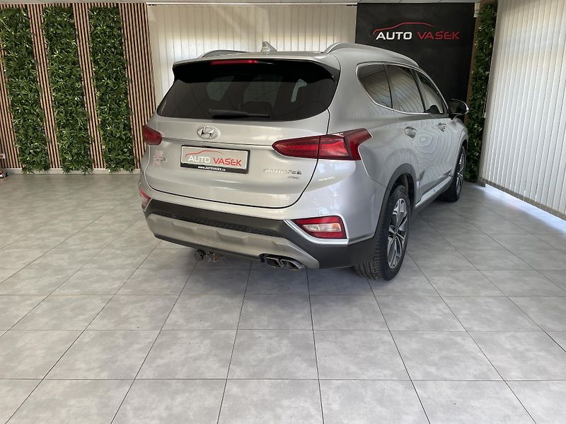 Hyundai Santa Fe 2.2 CRDi ČR AWD AT 7.MÍST LUXU - fotka 11 z 40
