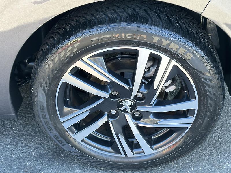 Peugeot 208 (2021) 1.2 PureTech ALLURE *AUTOMAT  - fotka 41 z 41