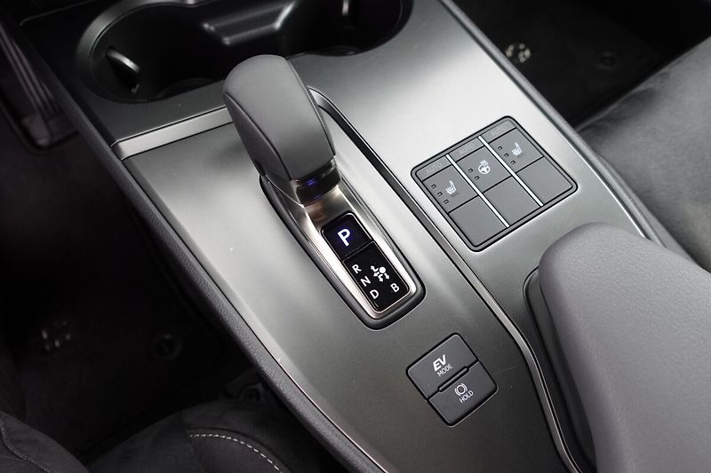 Lexus UX 300h UX300h 2,0 HEV Business Tech - fotka 20 z 34
