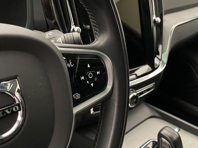 Volvo V60 CC B5 AWD MOMENTUM AUT - fotka 21 z 53