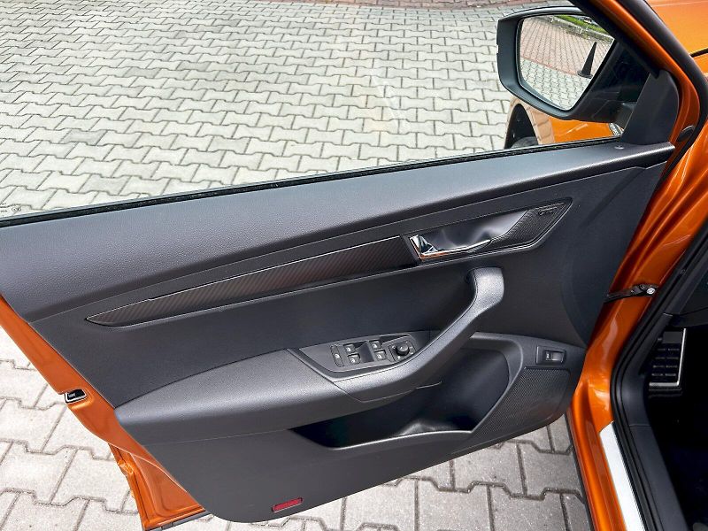 Škoda Karoq (2025) 2.0 TDI 110kW 4x4 DSG Sportlin - fotka 23 z 35