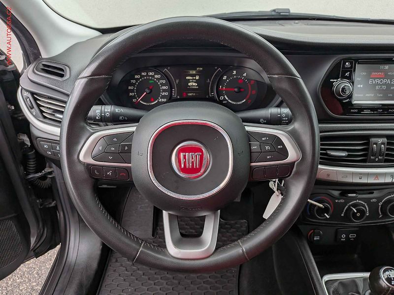 Fiat Tipo (2016) 1.6 MultiJet, AC, výhřev sed - fotka 15 z 16