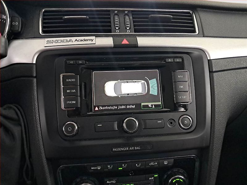 Škoda Superb (2014) 2.0 TDI, 4X4, Automat, Kůže - fotka 18 z 24