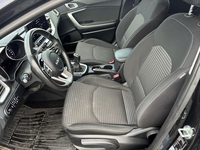Kia Ceed (2022) TOP 1.5T-GDI 117kW DPH CZ - fotka 7 z 11