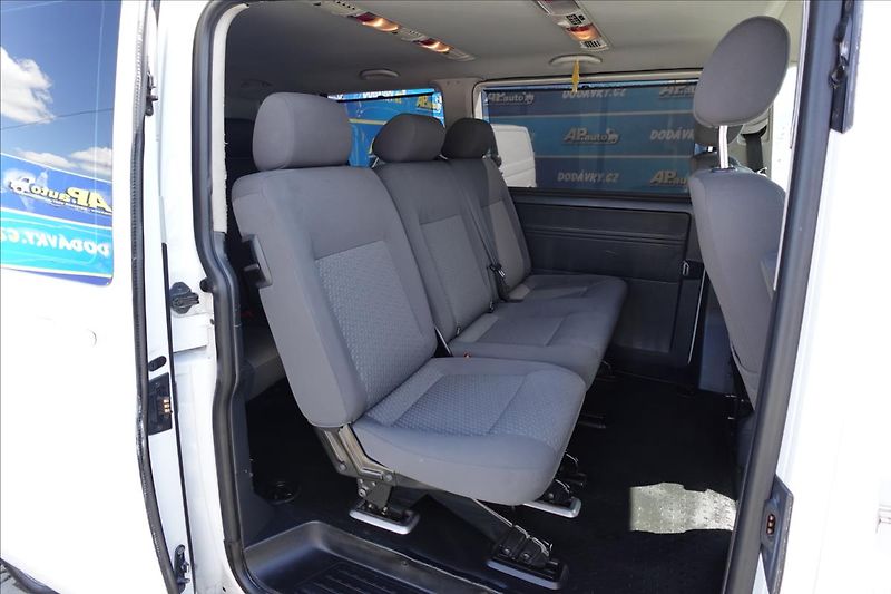 Volkswagen Caravelle 2,0 TDi  L2H1 8MÍST KLIMA - fotka 20 z 37