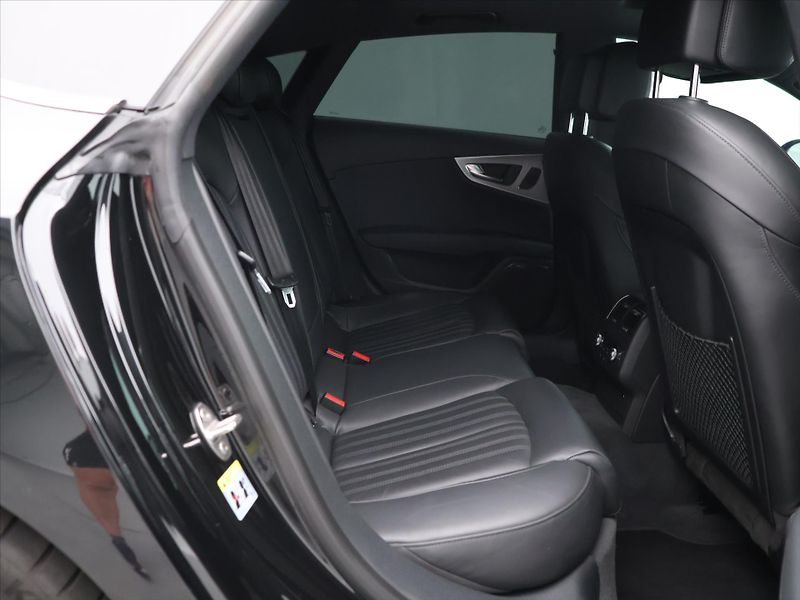 Audi A7 Sportback 3,0 TDI 235kW S-Line - fotka 14 z 35