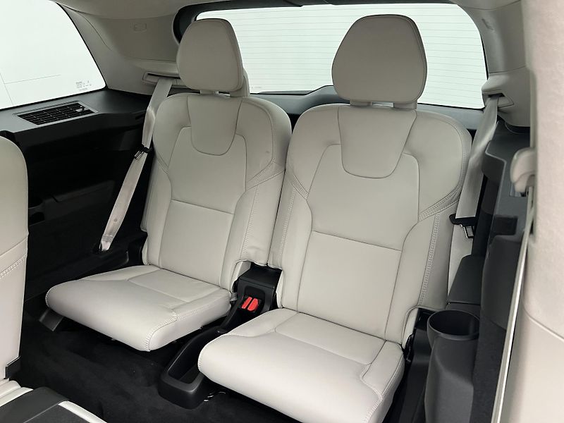 Volvo XC90 B5 AWD ULTIMATE REZERVACE - fotka 23 z 51
