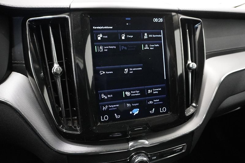 Volvo XC60  2,0 T8 TWIN ENGINE 4WD AUT. - fotka 24 z 33