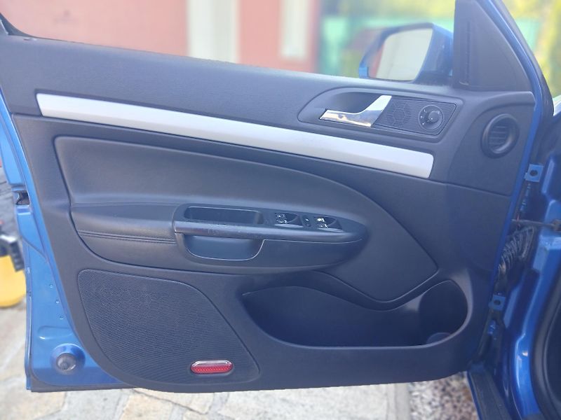 Škoda Octavia 2.0 TFSi RS combi - fotka 7 z 34