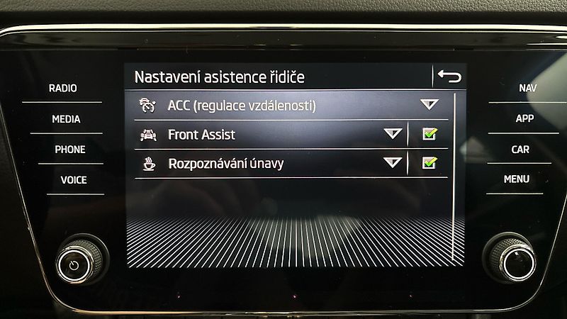 Škoda Superb 2.0 TDI DSG 4x4 Style - fotka 23 z 25