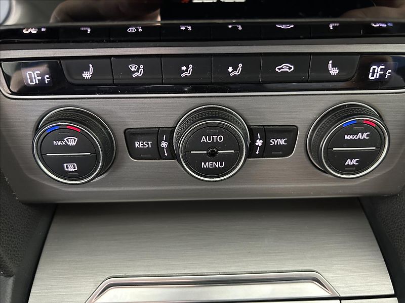 Volkswagen Passat 2,0   TDI 110kW,1.MAJ,SERVISKA - fotka 16 z 24
