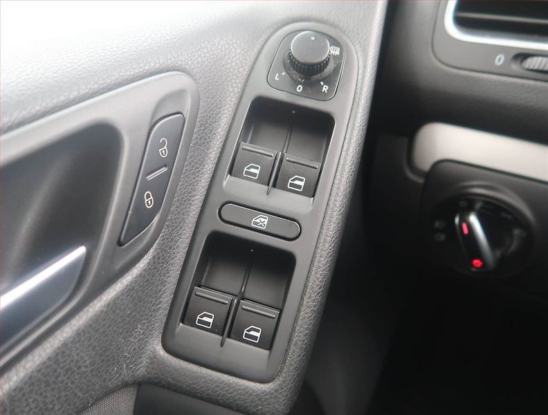 Volkswagen Golf (2010) 1.2 TSI, Tempomat - fotka 14 z 14