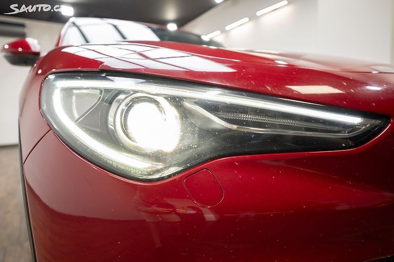 Alfa Romeo Stelvio Q4 2.2 JTD 154 kW - fotka 32 z 36