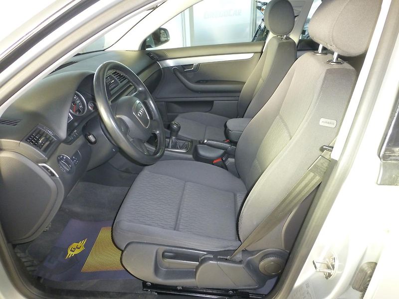 Audi A4 (2006) 1,6I**DIGIKLIMA**ALU**TAŽNÉ - fotka 11 z 25