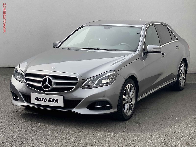 Mercedes-Benz Třídy E (2014) 2.2 CDi E200, AT, navi, park - fotka 3 z 18