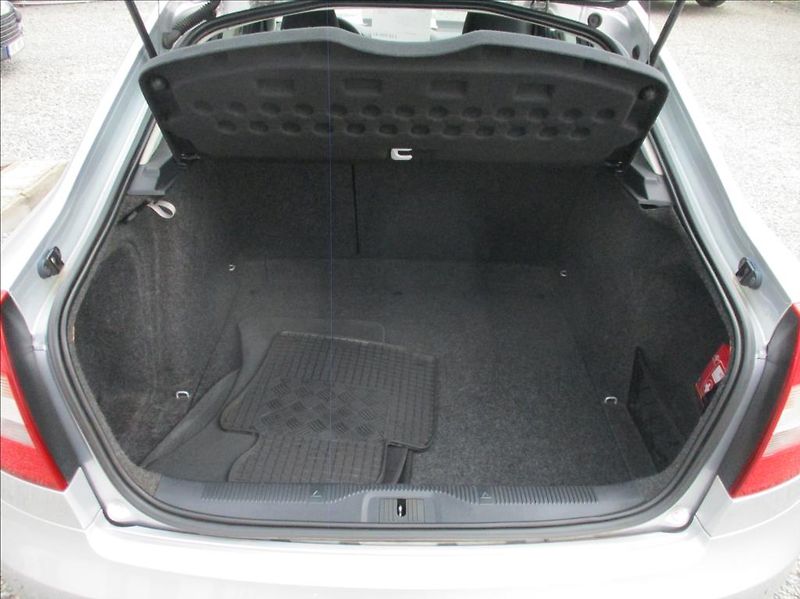 Škoda Octavia 1,4 TSI, klima, serv. kniha, - fotka 9 z 32