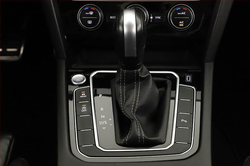 Volkswagen Passat (2020) R-Line 2.0 TDI - fotka 10 z 19