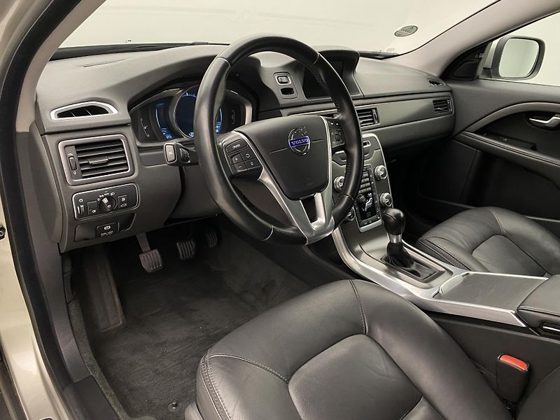 Volvo XC70 D3 AWD SUMMUM AUT - fotka 4 z 45