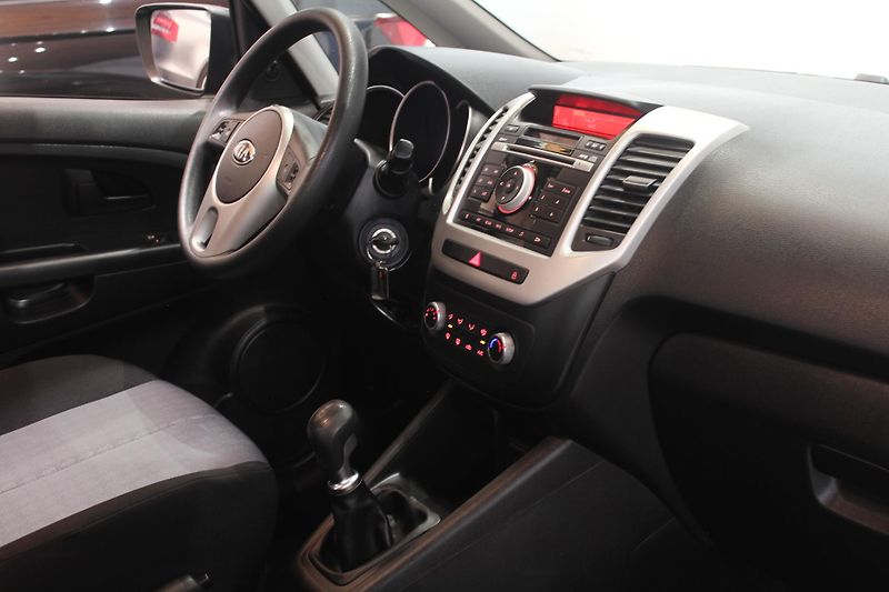 Kia Venga (2016) 1.4 66kW Klima ČR - fotka 23 z 30