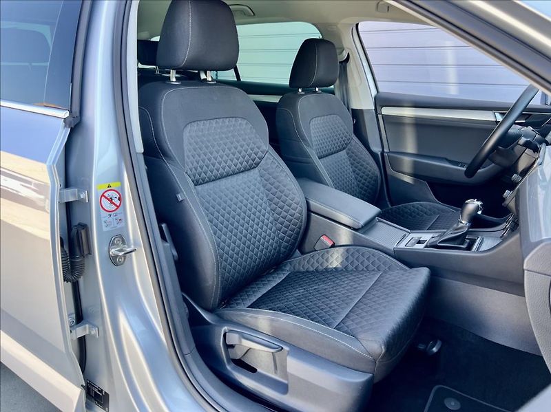 Škoda Superb 2,0 TDI DSG VIRTUAL ACC ZÁRUKA - fotka 18 z 48