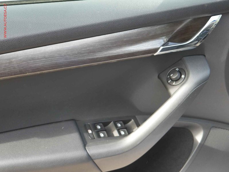 Škoda Octavia (2015) 2.0 TDi 4x4, DSG, xenon, navi - fotka 18 z 18