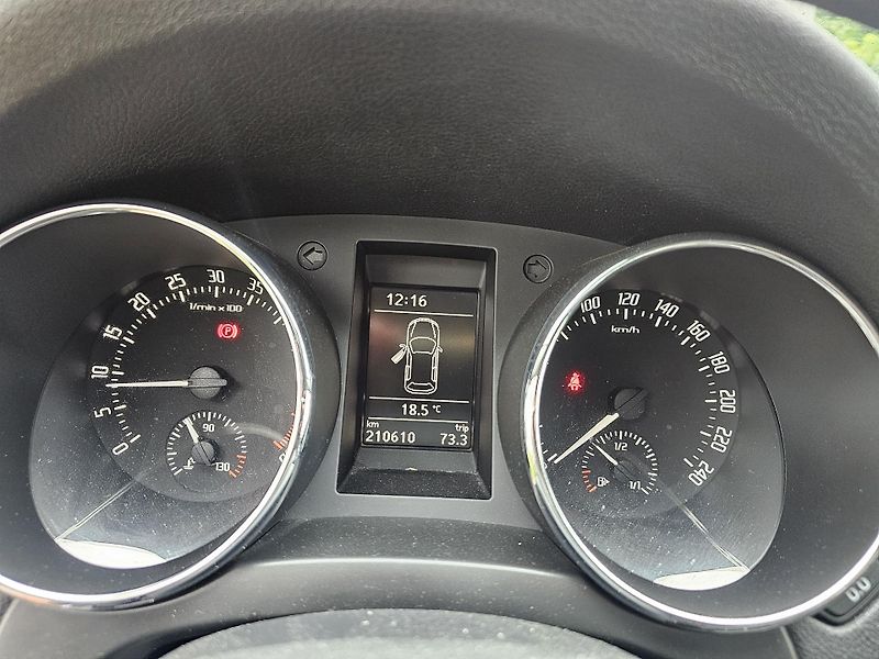 Škoda Yeti (2012) 2.0TDI, TAŽNÉ - fotka 11 z 17