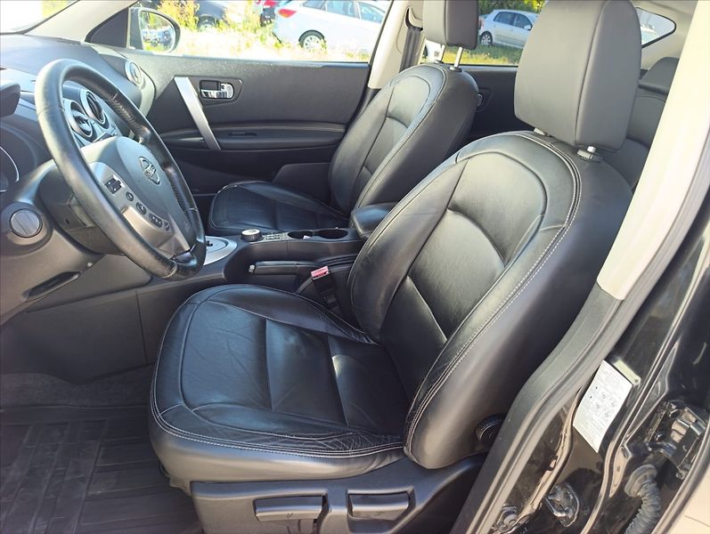 Nissan Qashqai 2,0 DCi 4x4 kamera tažné 1m ČR - fotka 14 z 39