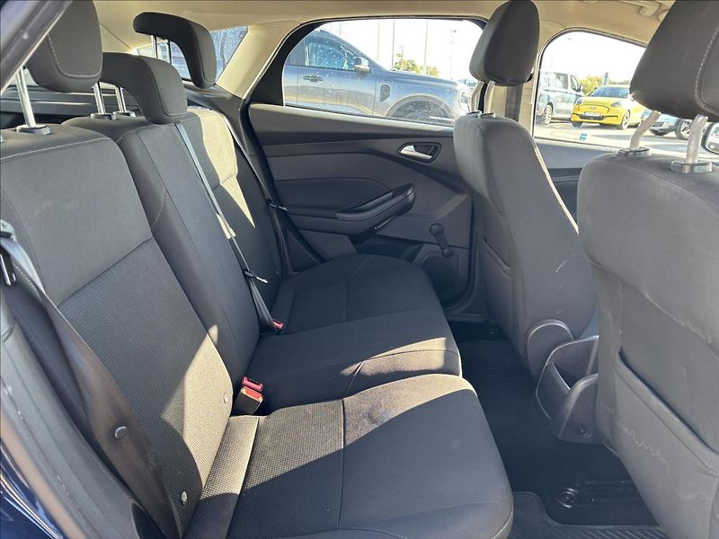 Ford Focus 1,5 TDCI 70kW Trend - fotka 12 z 28