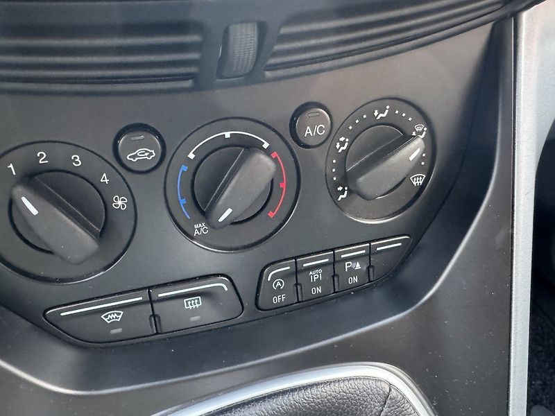 Ford C-MAX (2013) 1.0i EB Klima Winter Paket - fotka 10 z 44