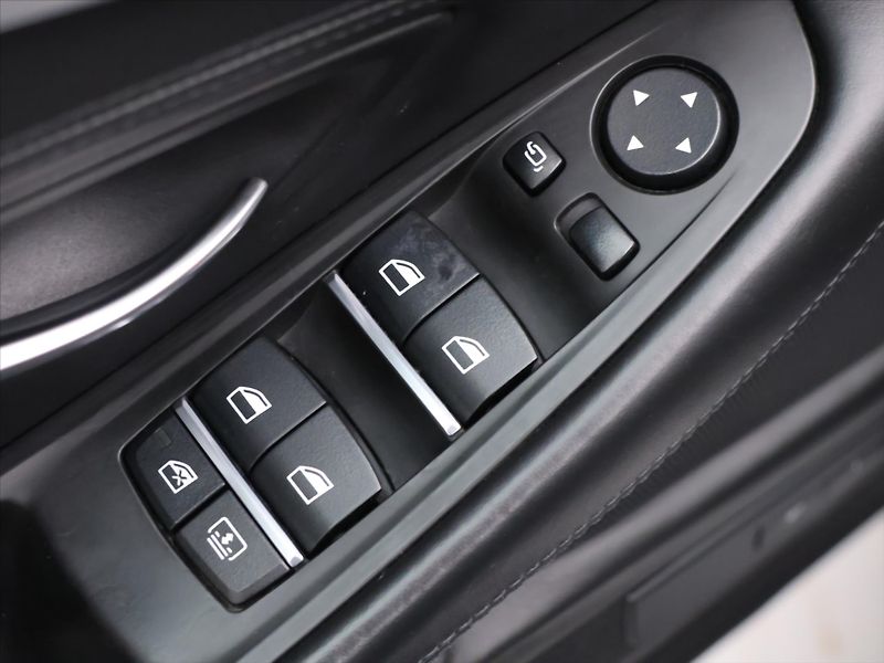 BMW Řada 5 3,0 D 190 kW X-Drive Luxury Li - fotka 14 z 35
