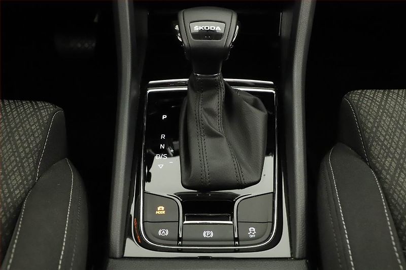 Škoda Karoq (2023) 1.5 TSI - fotka 10 z 20