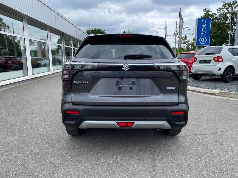 Suzuki S-Cross 4x4 Premium - fotka 6 z 11