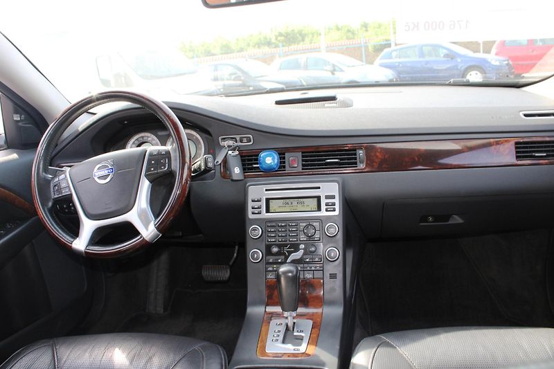 Volvo XC70 (2010) REZERVACE - fotka 15 z 16