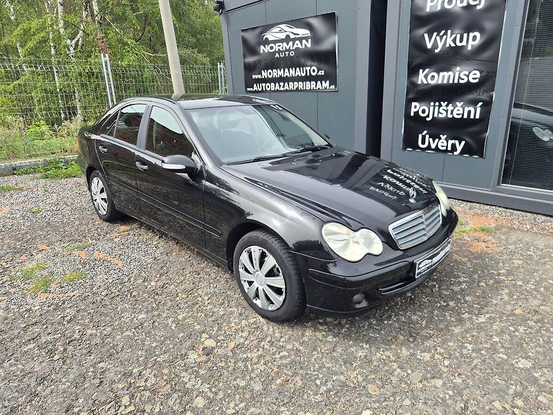 Mercedes-Benz Třídy C (2006) C220 CDi 110Kw sedan, Klima - fotka 1 z 21