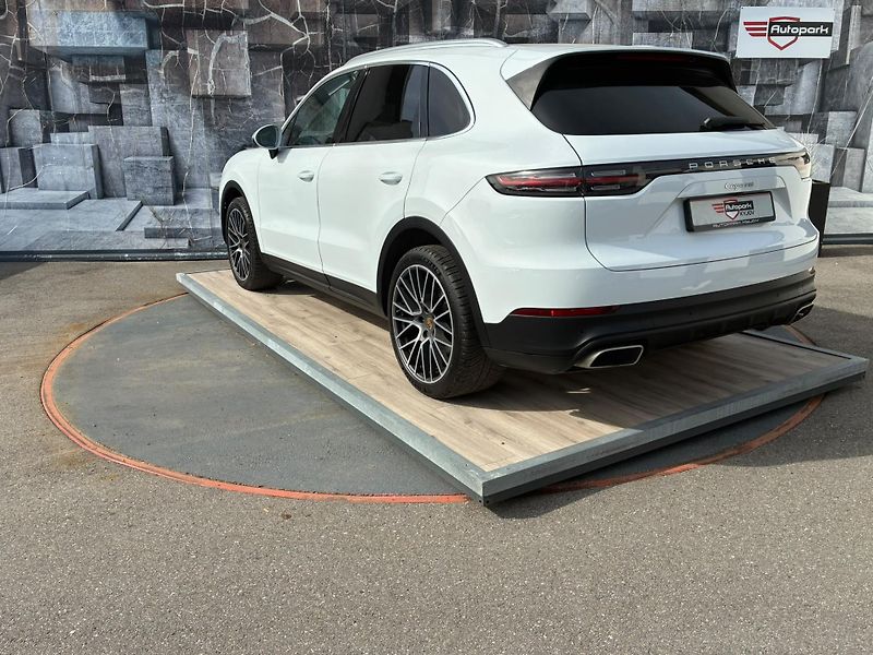 Porsche Cayenne (2019) 3.0, 250KW, 4x4, 360°, KEYLESS - fotka 8 z 38
