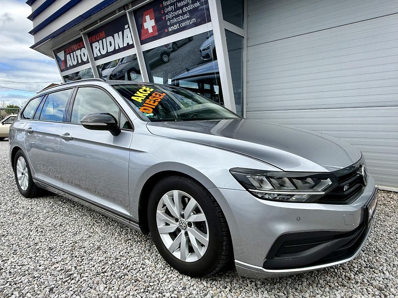 Volkswagen Passat 2,0TDI R-Line Design Navi - fotka 7 z 43