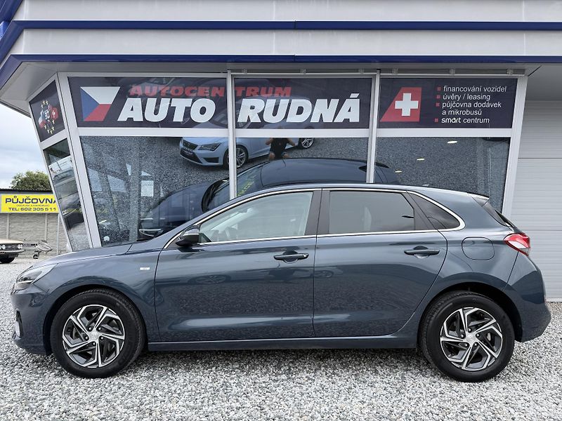 Hyundai i30 1,5 T-GDI DCT Smart Automat ČR - fotka 14 z 40