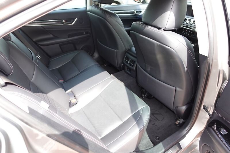 Lexus GS 250 2,0T 180kW A/T Executive - fotka 16 z 40